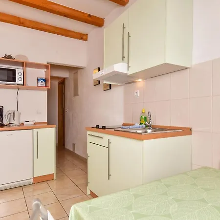Apartment Mate *
