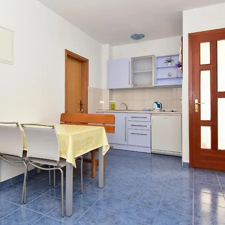 Mate Apartment *